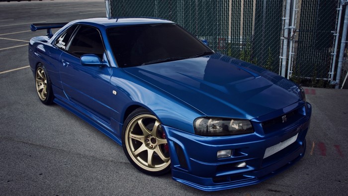Blue Nissan Skyline GT-R R34 sports car