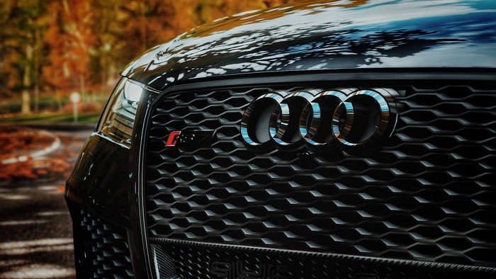Audi RS7 grille with Audi rings and RS7 badge