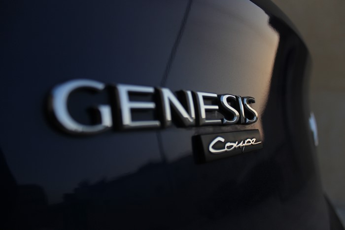 Genesis Coupe car emblem