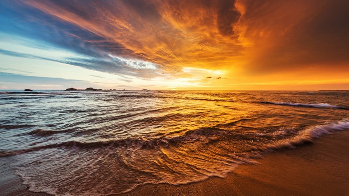 Sunset over the Indian Ocean coast in Sri Lanka