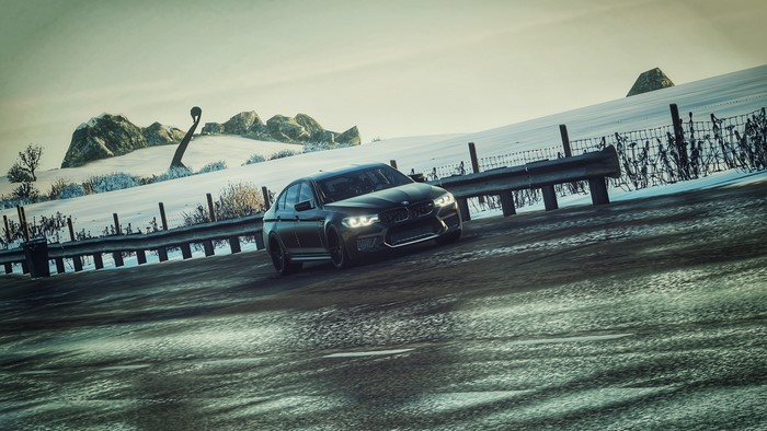 BMW M5 F90 driving on a snowy road in Forza Horizon 4