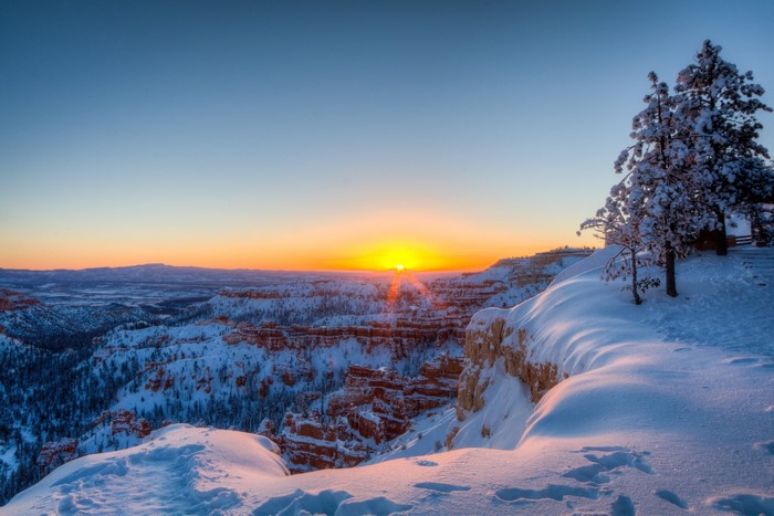 Sunrise over snow-covered Bryce Canyon National Park