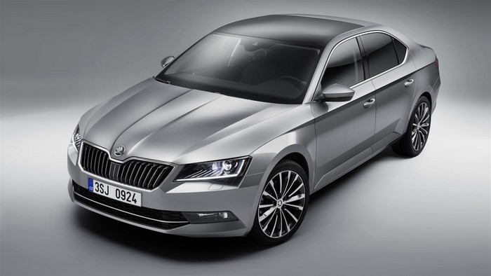 Silver Skoda Superb car with license plate 3SJ 0924