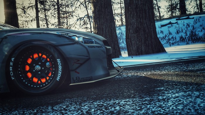 Nissan GT-R with glowing brakes in winter Forza Horizon 4