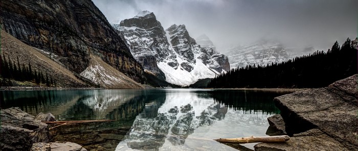 Moraine Lake and Mountains in Banff National Park