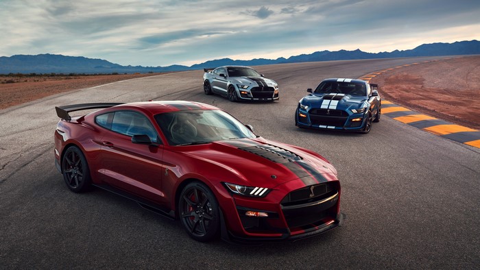 4K Ford Mustang Shelby GT500 cars on race track