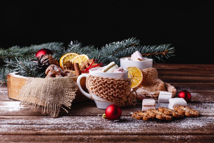 Christmas hot chocolate with marshmallows and cookies