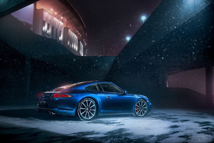 Blue Porsche 911 in Snow