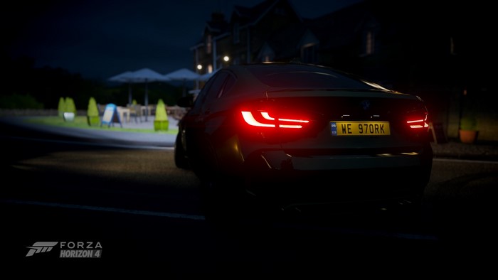 BMW M5 in Forza Horizon 4 at night