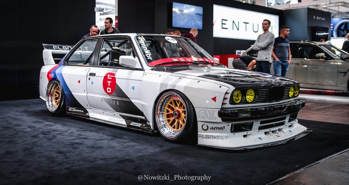 4K BMW E30 M3 with custom tuning and colored wheels