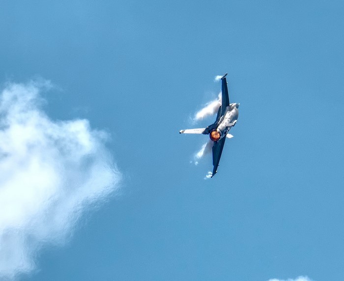 General Dynamics F-16 Fighting Falcon in flight