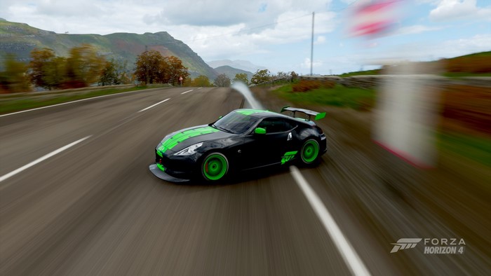 Nissan 370Z with green accents in Forza Horizon 4