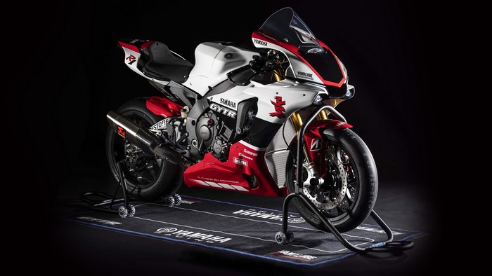 4K Yamaha YZF R1 motorcycle