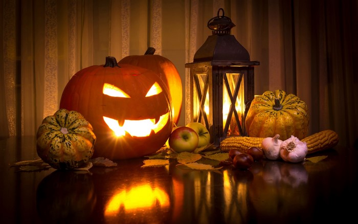 Halloween pumpkin lantern with autumn harvest