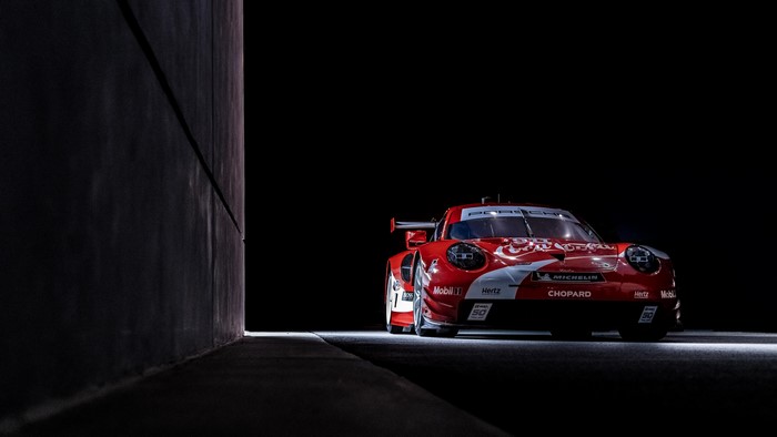 4K Porsche 911 RSR race car