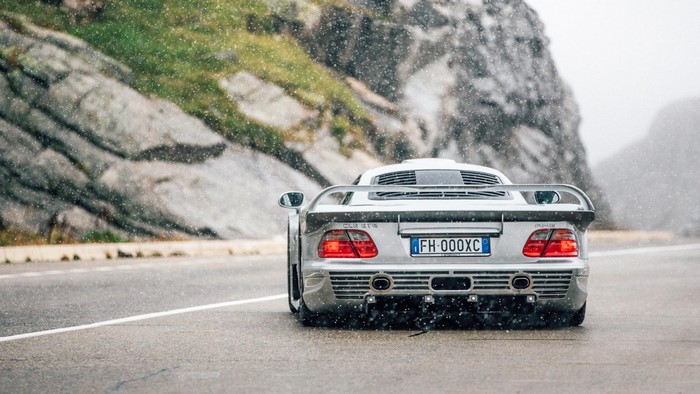 Mercedes-Benz CLK GTR driving in snow