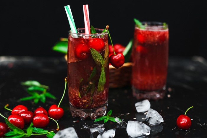 Cherry cocktails with mint and ice