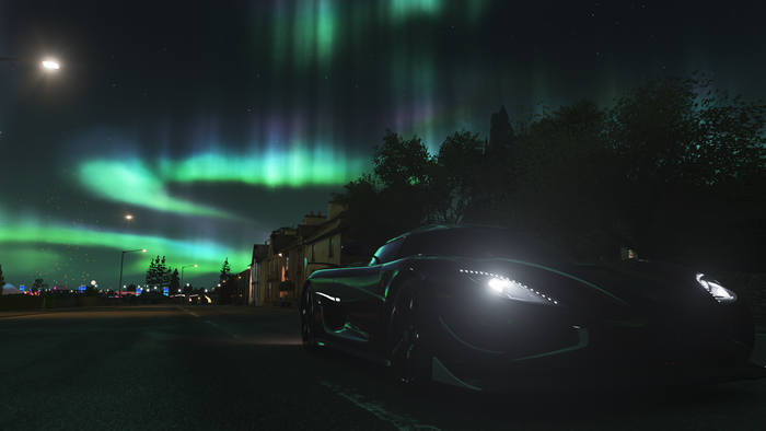 Car under Aurora Borealis in Forza Horizon 4