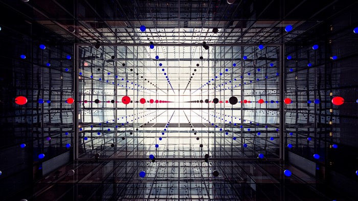 Symmetry in architecture with a worm's eye view