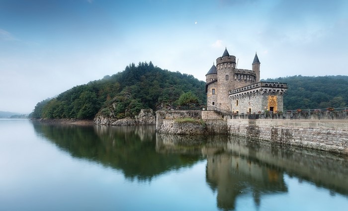 Château de la Roche reflected in water