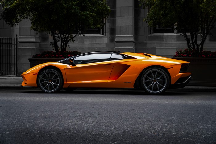 4K Lamborghini Aventador in Urban Setting