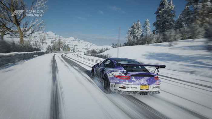 Porsche 911 on a snowy road in Forza Horizon 4