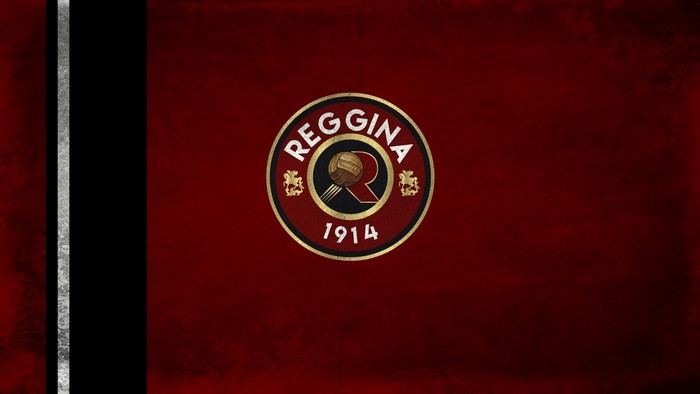 Reggina 1914 logo on a grunge red background