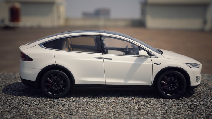 4K White Tesla Model X SUV