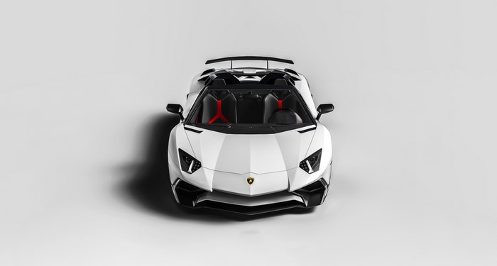 White Lamborghini Aventador SVJ Roadster