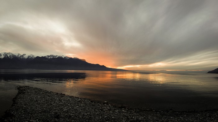 4K panorama of Lake Geneva at sunset with mountains