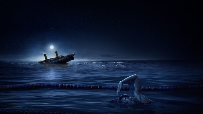4K Titanic sinking with swimmer at night