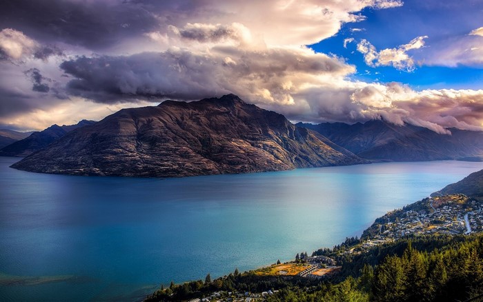 Lake Wakatipu and The Remarkables, Queenstown, New Zealand