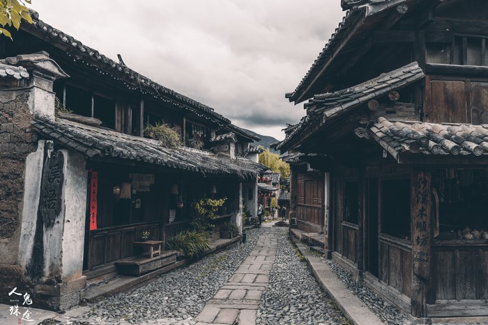 Cobblestone alleyway in a Chinese town