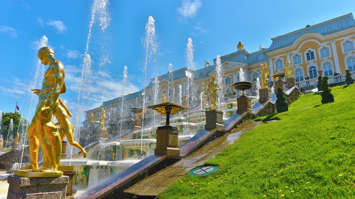 Peterhof Palace and Grand Cascade fountains, St. Petersburg, Russia