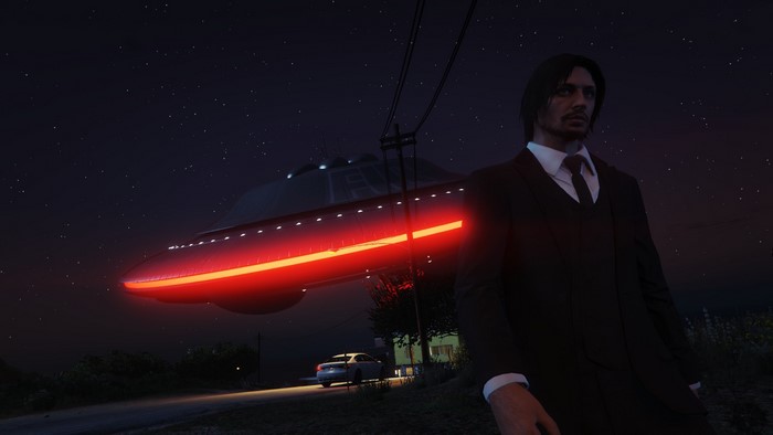 Man in suit near UFO in Grand Theft Auto V