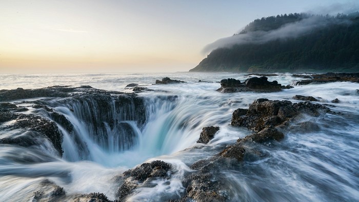 Thor's Well, Oregon Coast at Sunset