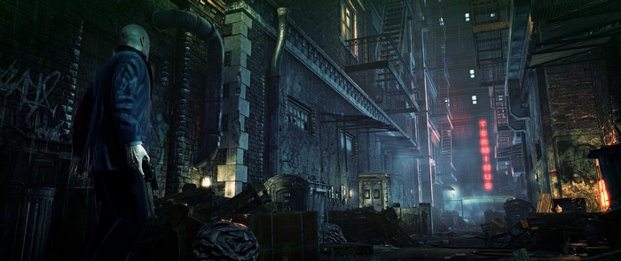 Agent 47 from Hitman: Absolution in an alley