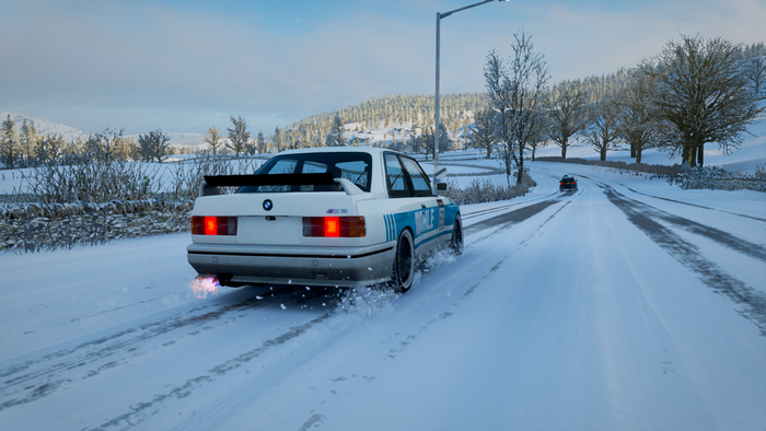 BMW E30 M3 driving on a snowy road in Forza Horizon 4