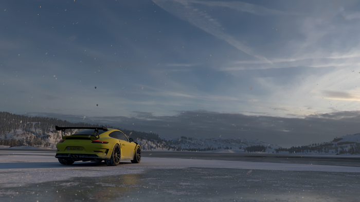Yellow Porsche 911 GT3 RS on a frozen lake in Forza Horizon 4