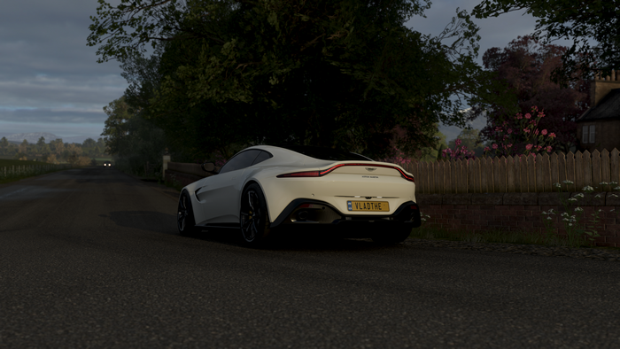 White Aston Martin Vantage in Forza Horizon 4