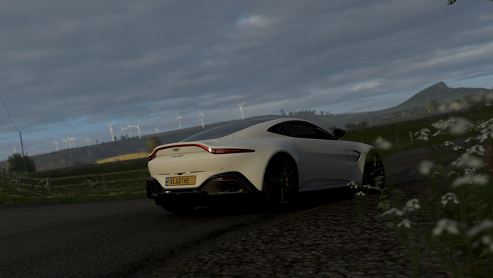 White Aston Martin Vantage in Forza Horizon 4