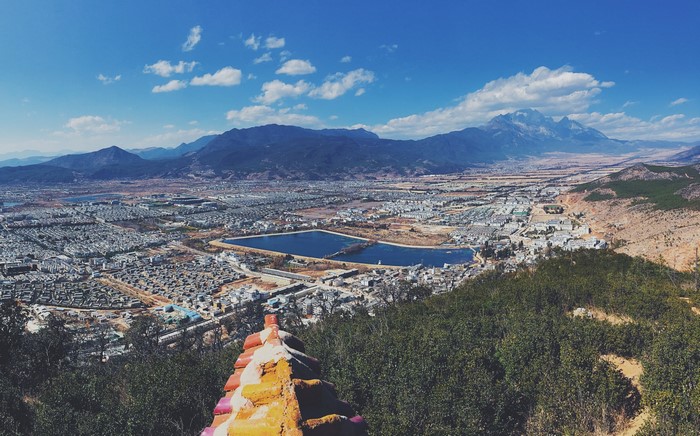 Panoramic view of a town and mountains in Yunnan, China