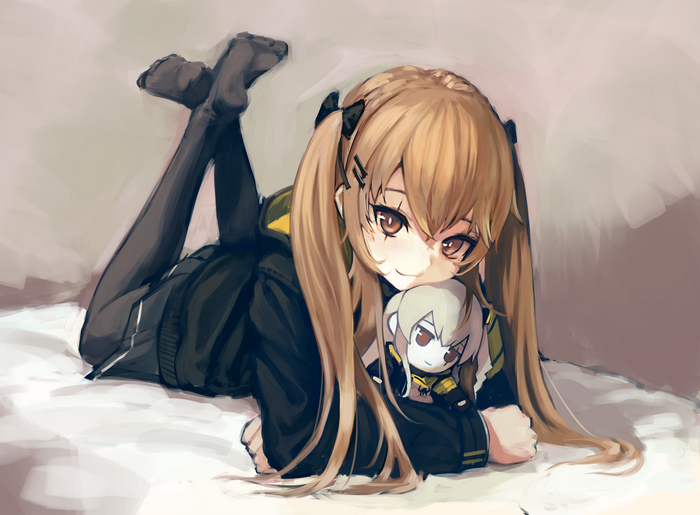 UMP9 from Girls Frontline holding a plush toy