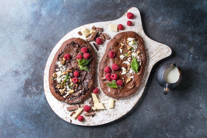 Chocolate dessert pizzas with raspberries and nuts