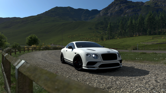 White Bentley Continental GT on a gravel road in Forza Horizon 4