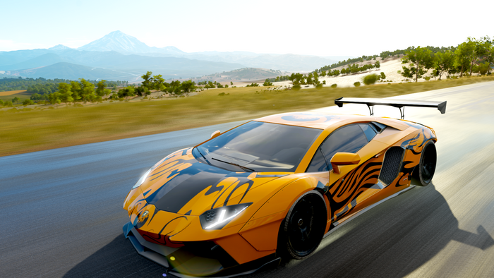 Orange Lamborghini Aventador with tiger stripes in Forza Horizon 3