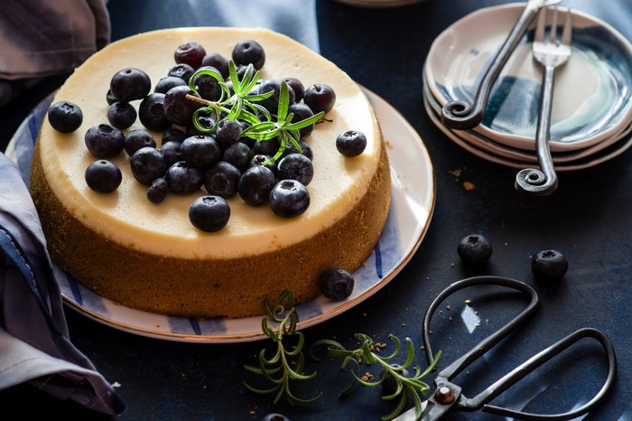 Blueberry cheesecake with rosemary and forks