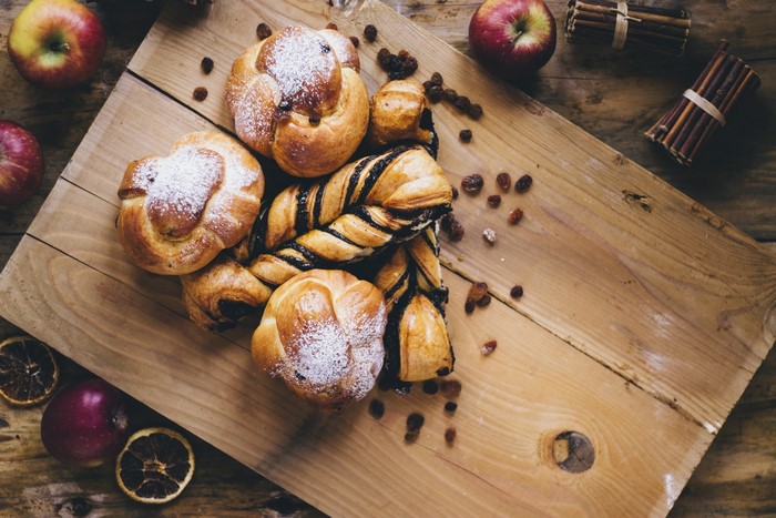 Sweet pastries with apples and cinnamon sticks