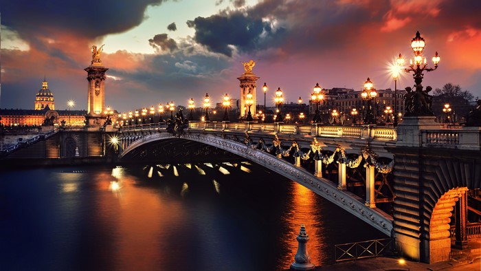 4K sunset over Pont Alexandre III, Paris cityscape