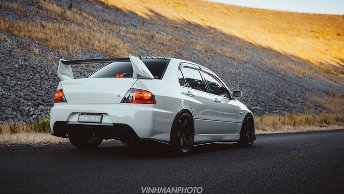 White Mitsubishi Lancer Evolution with Spoiler